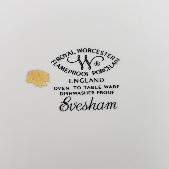 1 Qt Round Covered Casserole Evesham Gold by ROYAL WORCESTER